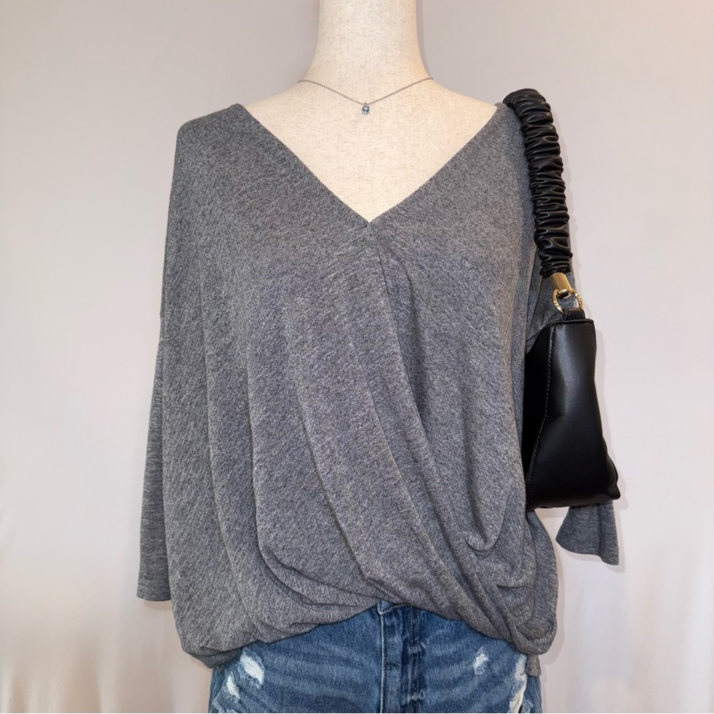 Abercrombie & Fitch Flowy Grey Scoop Front Blouse with 3/4 sleeves size Medium